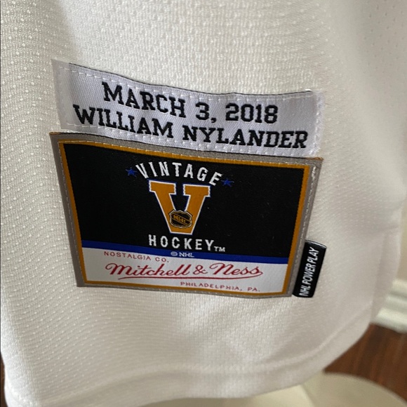 Vintage Toronto Maple Leafs Hockey Jersey - Picture 5 of 11